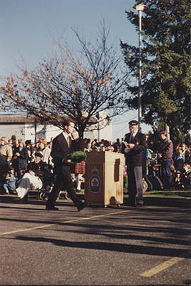 Student Dave MacDonald laying a wreath