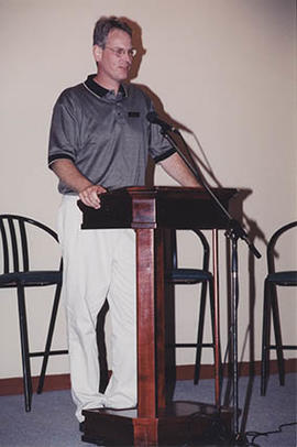 Kurt Lundberg speaking at a podium during O-Week