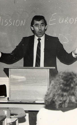 Vincent Price addressing students