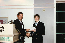 John Harssema presenting an award to an aviation student